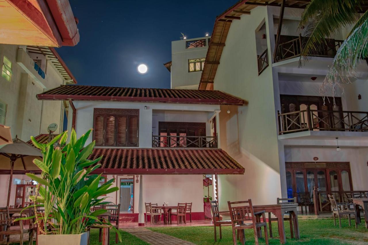 Aussie Swiss Weligama Hotel Exterior foto